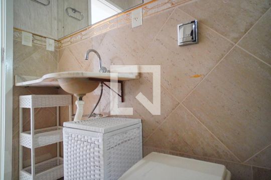 Banheiro de apartamento para alugar com 2 quartos, 90m² em Auxiliadora, Porto Alegre