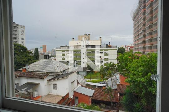 Quarto 1 - Vista de apartamento para alugar com 2 quartos, 90m² em Auxiliadora, Porto Alegre