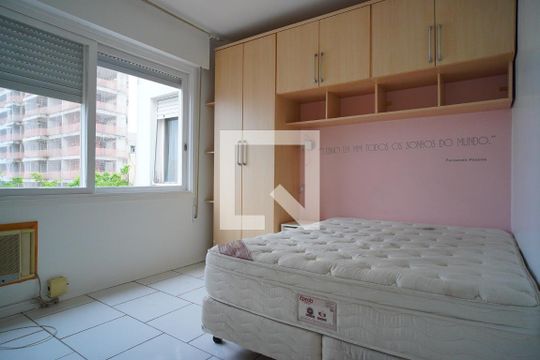Quarto 1 de apartamento para alugar com 2 quartos, 90m² em Auxiliadora, Porto Alegre