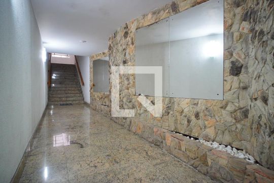 Hall de entrada de apartamento para alugar com 2 quartos, 90m² em Auxiliadora, Porto Alegre