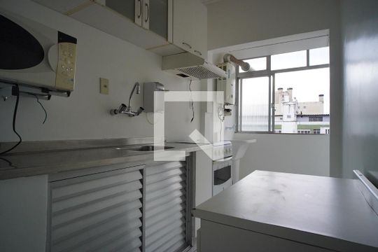Cozinha de apartamento para alugar com 2 quartos, 90m² em Auxiliadora, Porto Alegre