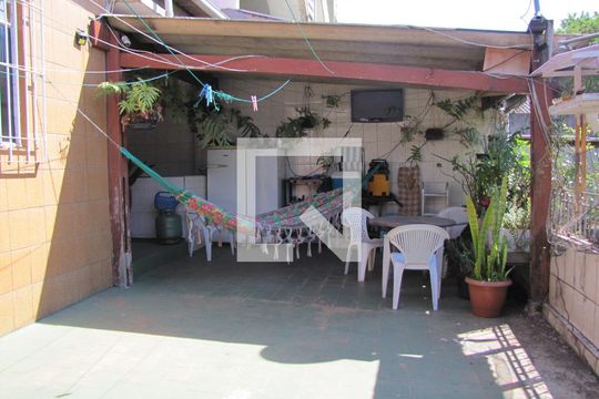 Quintal de casa à venda com 3 quartos, 200m² em Cangaiba, São Paulo