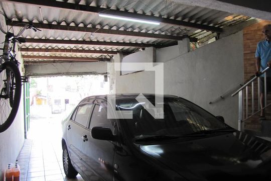 Garagem de casa à venda com 3 quartos, 200m² em Cangaiba, São Paulo