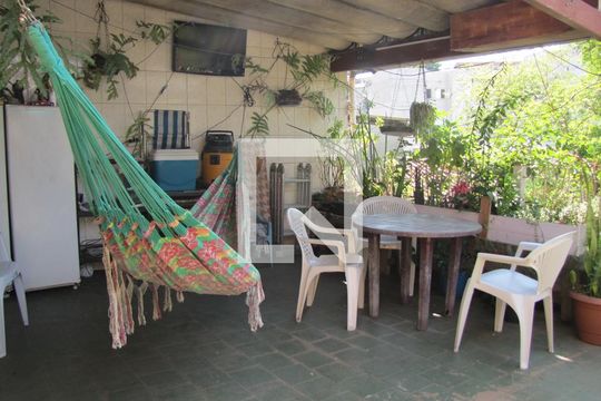 Casa à venda com 3 quartos, 200m² em Cangaiba, São Paulo