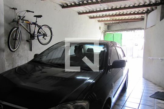 Garagem de casa à venda com 3 quartos, 200m² em Cangaiba, São Paulo