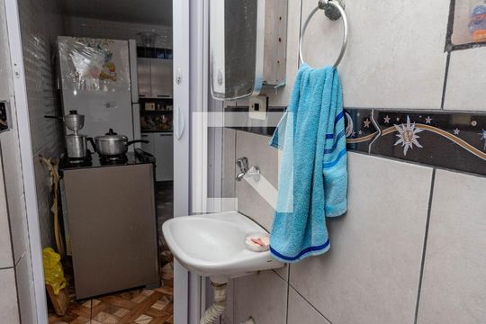 Banheiro social de casa à venda com 2 quartos, 85m² em Conceição, Diadema