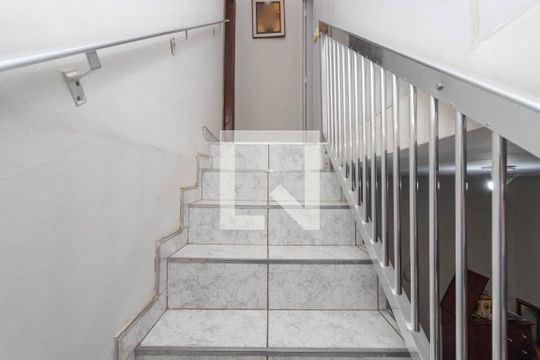 Escada de casa à venda com 2 quartos, 85m² em Conceição, Diadema
