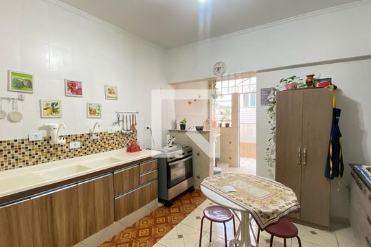 Cozinha  de apartamento à venda com 2 quartos, 110m² em Vila Bertioga, São Paulo