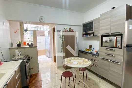 Cozinha  de apartamento à venda com 2 quartos, 110m² em Vila Bertioga, São Paulo
