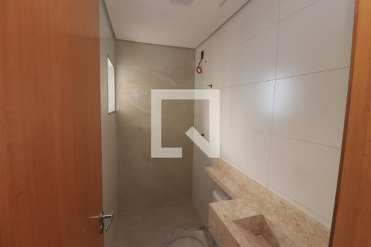 Banheiro da Suíte de casa de condomínio à venda com 3 quartos, 210m² em Vila Esperança, São Paulo