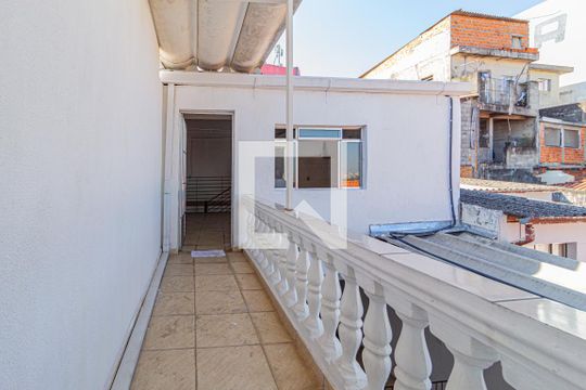 Corredor de casa para alugar com 2 quartos, 130m² em Veloso, Osasco