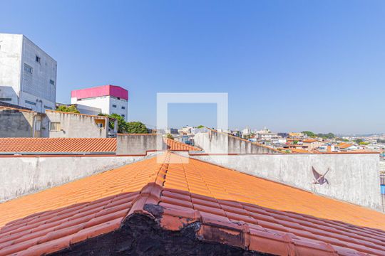 Vista dos quartos de casa para alugar com 2 quartos, 130m² em Veloso, Osasco