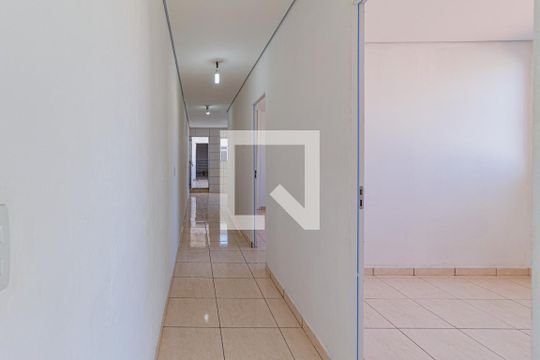 Corredor interno de casa para alugar com 2 quartos, 130m² em Veloso, Osasco
