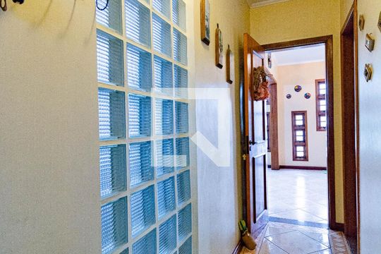 Corredor de casa para alugar com 6 quartos, 340m² em Mal. Rondon, Canoas
