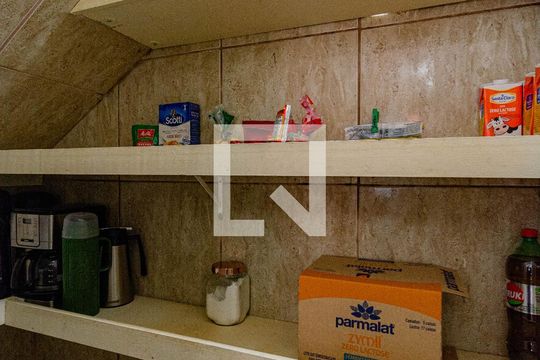 Despensa  de casa para alugar com 6 quartos, 340m² em Mal. Rondon, Canoas