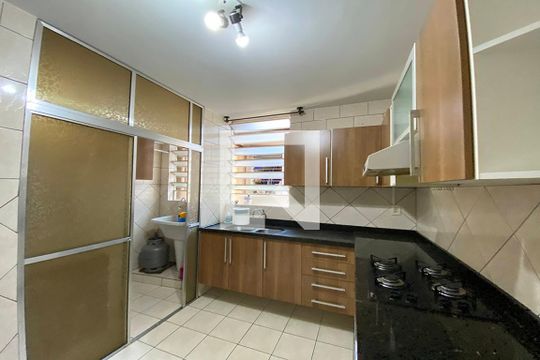 Cozinha e Área de Serviço de apartamento para alugar com 2 quartos, 43m² em Centro, São Leopoldo