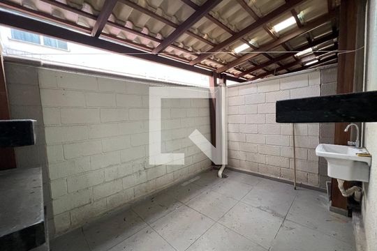 Área de Serviço de apartamento para alugar com 2 quartos, 65m² em Cabral, Contagem