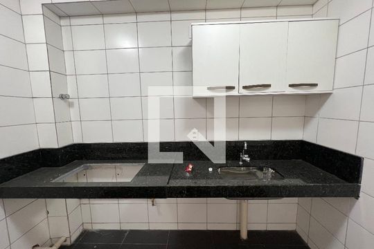Cozinha de apartamento para alugar com 2 quartos, 65m² em Cabral, Contagem