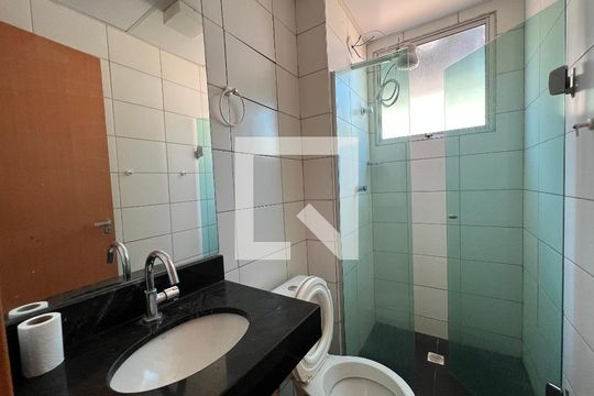 Banheiro de apartamento para alugar com 2 quartos, 65m² em Cabral, Contagem