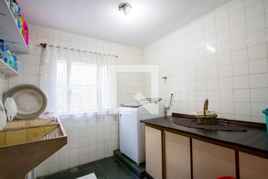 Área de serviço de casa à venda com 3 quartos, 330m² em Jd Bela Vista, Santo André