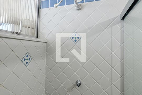 Banheiro de apartamento à venda com 3 quartos, 190m² em Ingá, Niterói