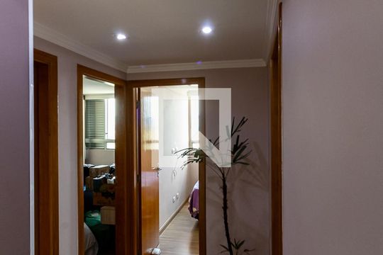 Corredor de apartamento à venda com 3 quartos, 98m² em Vila Diva, São Paulo