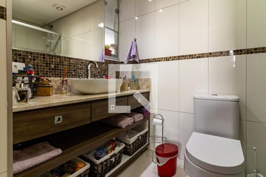 Banheiro Social de apartamento à venda com 3 quartos, 98m² em Vila Diva, São Paulo