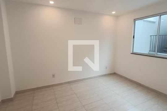 Quarto de casa para alugar com 1 quarto, 90m² em Parque Pauliceia, Duque de Caxias