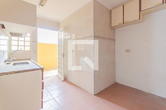 Cozinha 1 de casa à venda com 5 quartos, 340m² em Vila Monumento, São Paulo