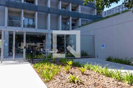 Fachada de kitnet/studio para alugar com 1 quarto, 30m² em Pinheiros, São Paulo