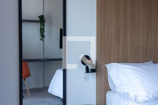 Quarto de kitnet/studio para alugar com 1 quarto, 30m² em Pinheiros, São Paulo