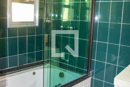 Banheiro do Quarto 1 de casa à venda com 4 quartos, 300m² em Jardim Guapira, São Paulo