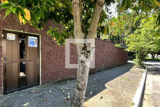 Fachada de casa à venda com 4 quartos, 300m² em Jardim Guapira, São Paulo
