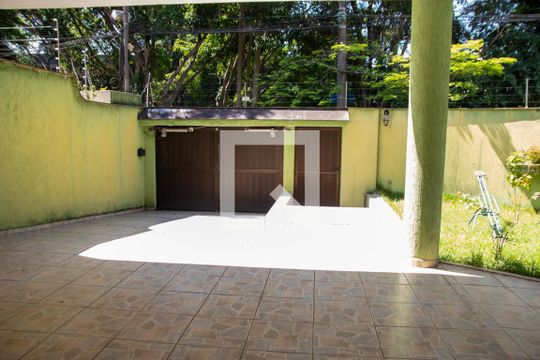 Garagem de casa à venda com 4 quartos, 300m² em Jardim Guapira, São Paulo