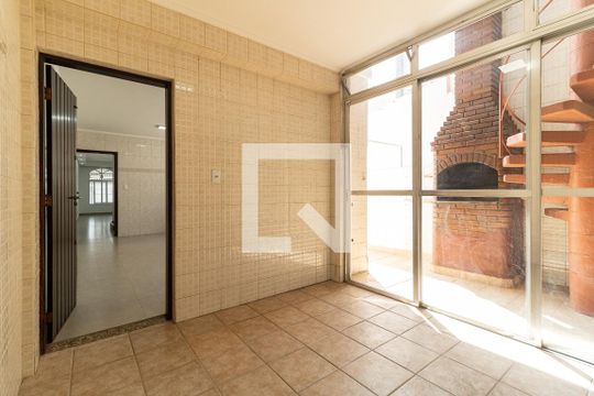Quintal de casa para alugar com 4 quartos, 185m² em Vila das Mercês, São Paulo