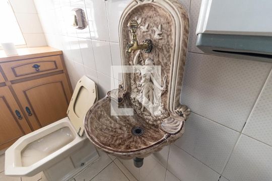 Lavabo de casa para alugar com 4 quartos, 185m² em Vila das Mercês, São Paulo