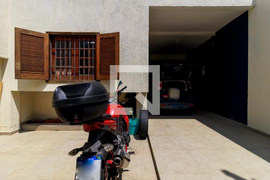 Garagem de casa à venda com 2 quartos, 250m² em Chácara Santo Antônio (zona Sul), São Paulo