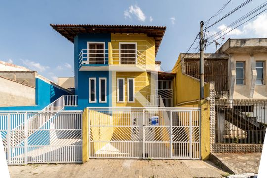 Fachada de casa à venda com 2 quartos, 160m² em Jardim Santa Mena, Guarulhos