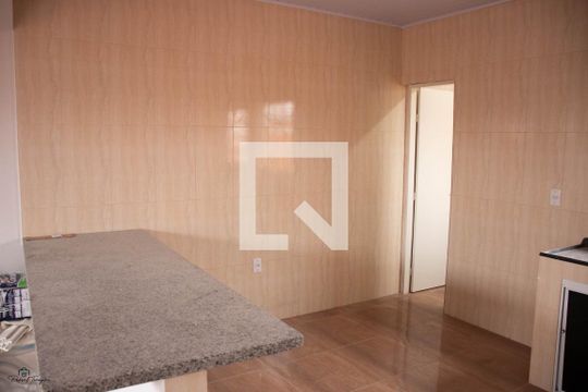 Cozinha de casa para alugar com 2 quartos, 80m² em Parque Guarani, São Paulo