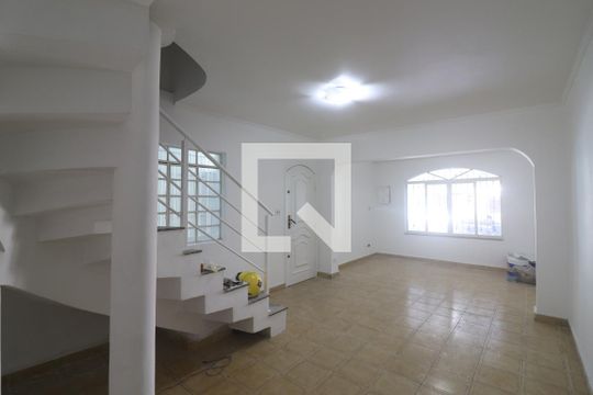 Casa para alugar com 3 quartos, 150m² em Vila Vitorio Mazzei, São Paulo