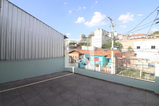 Sacada Quarto 3 de casa para alugar com 3 quartos, 150m² em Vila Vitorio Mazzei, São Paulo
