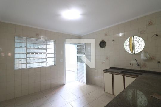 Cozinha  de casa para alugar com 3 quartos, 150m² em Vila Vitorio Mazzei, São Paulo