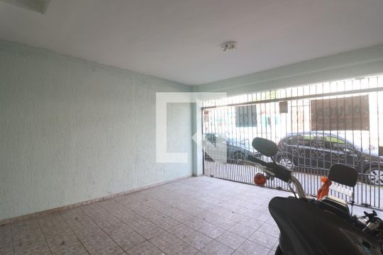 Garagem de casa para alugar com 3 quartos, 150m² em Vila Vitorio Mazzei, São Paulo