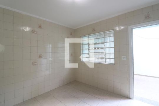 Banheiro Social 2 de casa para alugar com 3 quartos, 150m² em Vila Vitorio Mazzei, São Paulo