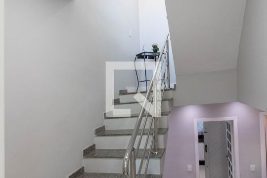 Escada de casa à venda com 3 quartos, 100m² em Vila Rio de Janeiro, Guarulhos