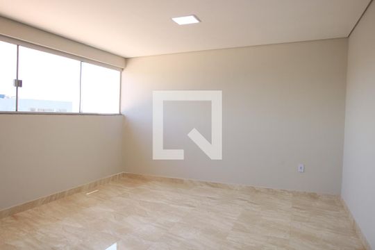 Suíte 2 de casa à venda com 6 quartos, 262m² em Qn 8d, Brasília