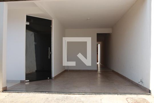 Garagem de casa à venda com 6 quartos, 262m² em Qn 8d, Brasília
