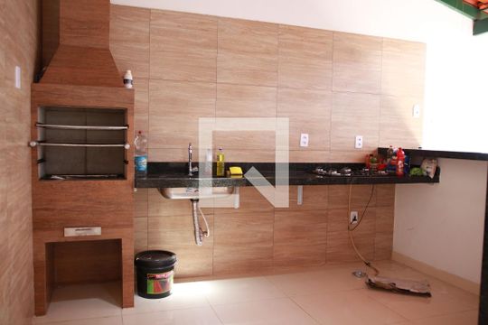 Área da churrasqueira de casa à venda com 6 quartos, 262m² em Qn 8d, Brasília