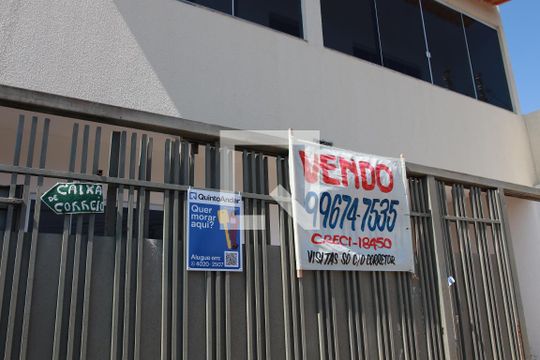 Plaquinha de casa à venda com 6 quartos, 262m² em Qn 8d, Brasília