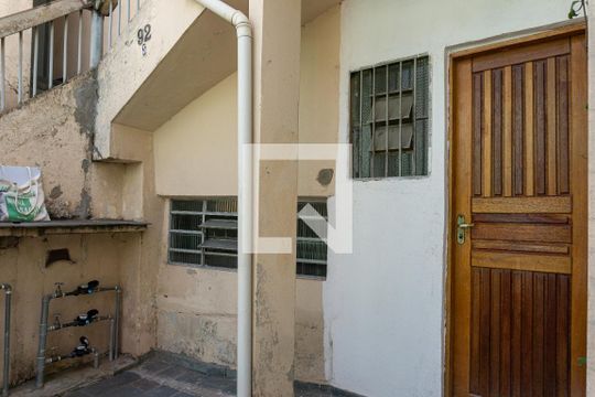 Fachada de casa para alugar com 1 quarto, 25m² em Vila Lageado, São Paulo